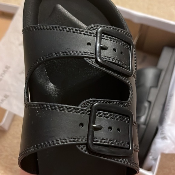 NEVER WORN Black slide ons - Picture 5 of 5